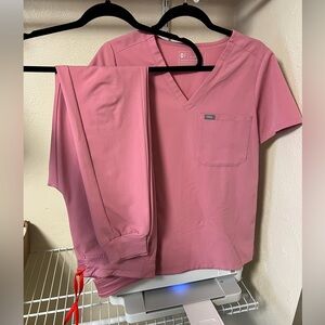 Figs scrub set, light pink, Catarina top S, Zamora Bottom XS tall